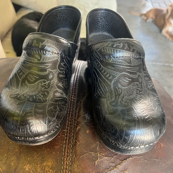 Dansko Embossed Black Womens Size 38 Leather Nursing - Picture 1 of 5